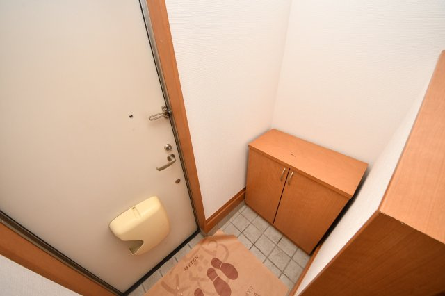 フィールド・イン湯川ⅢD棟の玄関