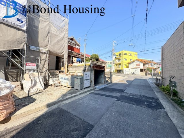 「長期優良住宅」「明石駅までバス6分」荷山町　限定1棟の前面道路含む現地写真