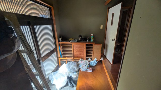 中古住宅　岩井1丁目の玄関