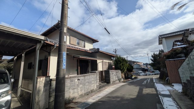 中古住宅　岩井1丁目の前面道路含む現地写真