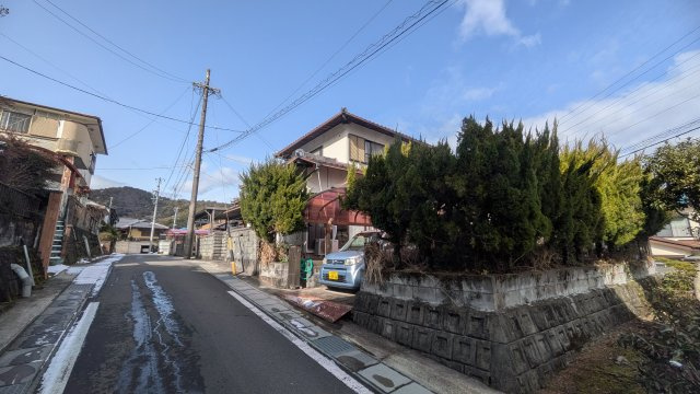 中古住宅　岩井1丁目の前面道路含む現地写真