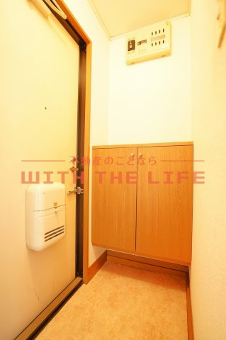 ネオポリス津福【キャッシュバック対象物件】の玄関|ゆったりとした玄関です