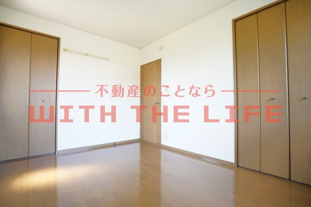 ネオポリス津福【キャッシュバック対象物件】の洋室|使い勝手のいい洋室です