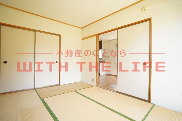 ネオポリス津福【キャッシュバック対象物件】の和室|和室がひろがる居住スペース