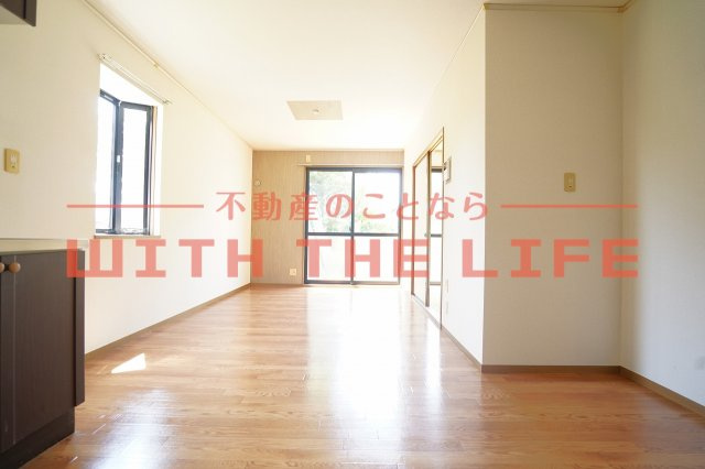 ネオポリス津福【キャッシュバック対象物件】の居間・リビング|居間です