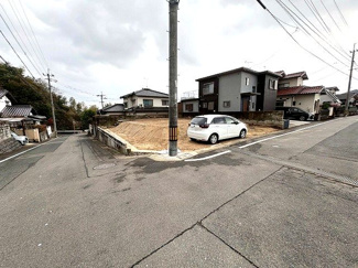 【前面道路含む現地写真】
