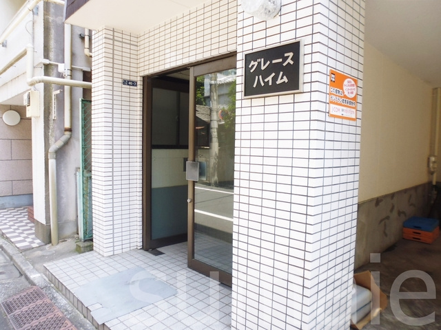 グレースハイムのエントランス|１階入口入った所に集合ポストがあります！