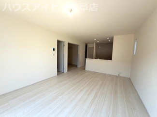 【居間・リビング】 | 各務原市川島小網町新築建売全4棟！お車スペース3台可能！長期優良住宅！耐震等級3・住宅性能評価書取得 | 各務原市川島小網町新築建売全4棟！お車スペース3台可能！長期優良住宅！耐震等級3・住宅性能評価書取得！