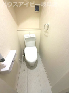 【トイレ】 | 各務原市川島小網町新築建売全4棟！お車スペース3台可能！長期優良住宅！耐震等級3・住宅性能評価書取得 | 各務原市川島小網町新築建売全4棟！お車スペース3台可能！長期優良住宅！耐震等級3・住宅性能評価書取得！