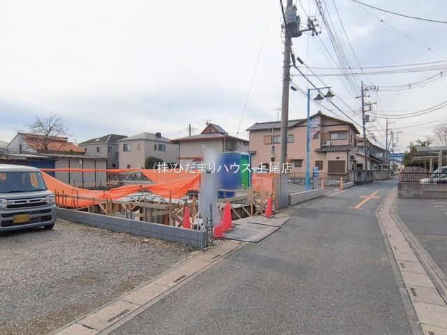 西区西大宮3丁目2期　新築戸建　ブルーミング01の前面道路含む現地写真
