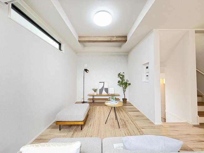 【居間・リビング】 | 志木市幸町2丁目　中古一戸建住宅　(丸井志木店) | 現地（2026年4月）撮影／開放感あふれる住空間