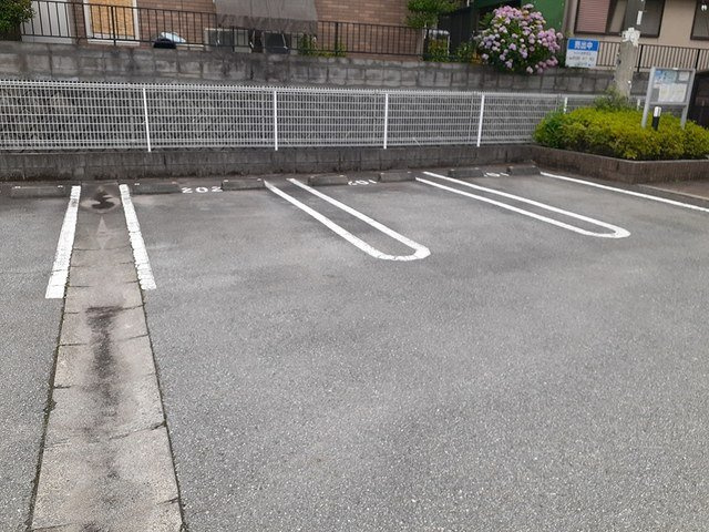 コータ・コートの駐車場