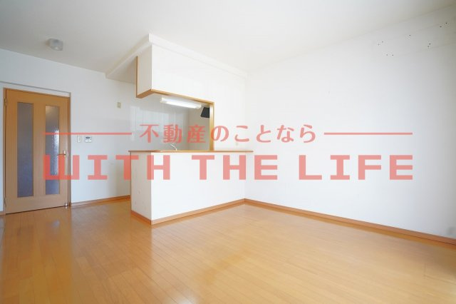 キャッスルコート【10,000円キャッシュバック対象物件】の居間・リビング|ゆったりとした居間です