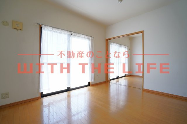 キャッスルコート【10,000円キャッシュバック対象物件】の居間・リビング|使いやすい居間です