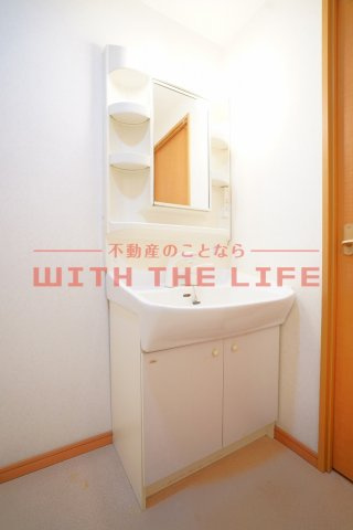 キャッスルコート【10,000円キャッシュバック対象物件】の独立洗面台|独立洗面台あり、毎朝おしゃれに忙しい女性の方におすすめです