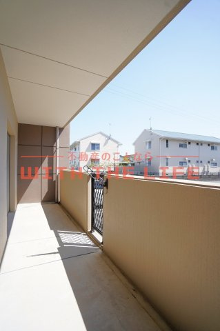 キャッスルコート【10,000円キャッシュバック対象物件】のバルコニー|お洗濯にも便利なバルコニー付き