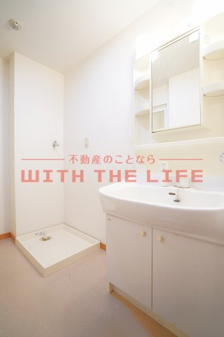 キャッスルコート【10,000円キャッシュバック対象物件】の洗面所|脱衣スペースもあります