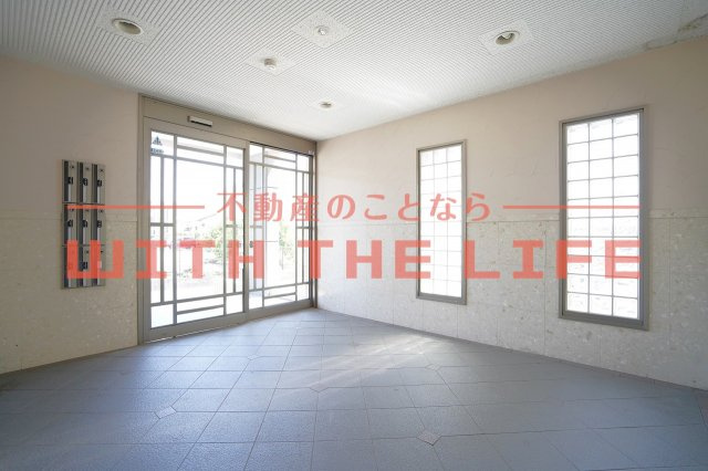 キャッスルコート【10,000円キャッシュバック対象物件】のエントランス|毎日通るエントランスはこのようになっています