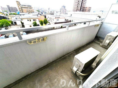 【バルコニー】 | シティコーポ倖 | 開放的で明るい空間を演出してくれるバルコニーです