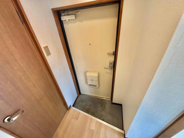 ハイツ北代の玄関