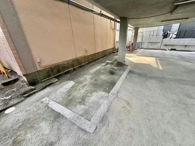 ハイツ北代の駐車場