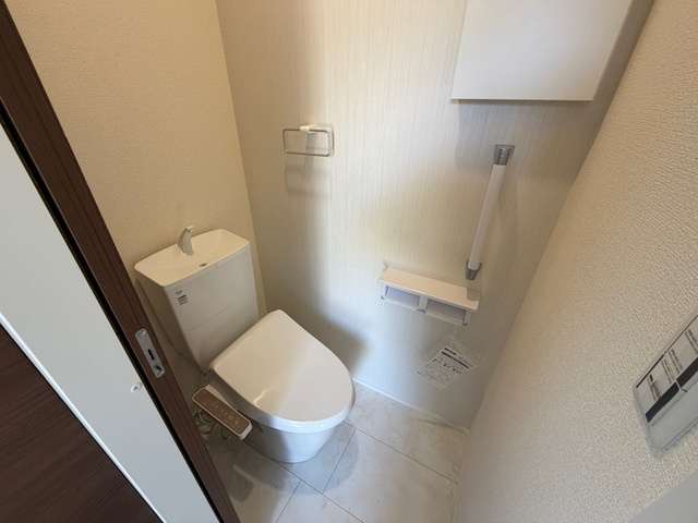 仲介手数料無料）岩倉市第１宮前町２号棟のトイレ|シンプルで使いやすいトイレです