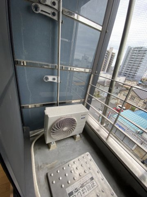 【バルコニー】 | 桶川駅前プラザ | 外からの目が気にならないバルコニーで洗濯物が干せます