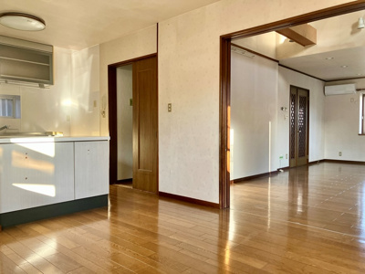 【居間・リビング】 | 緑丘戸建 | ゆったり過ごせる居間です