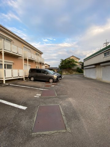 Ｓｕｒｐｌｕｓ　Ｏｎｅ酒井Ｂの駐車場