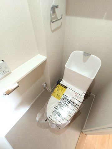 パークフィールドみさとテラ・ウェスト2街区２号館　のトイレ|落ち着いた色調のトイレです