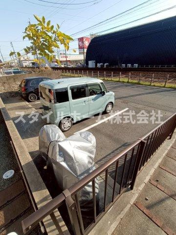 D-roomKGの駐車場