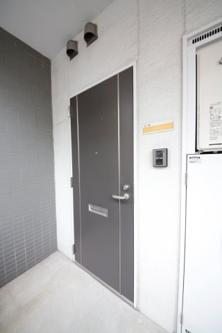 CASA ESTA VIVOの玄関