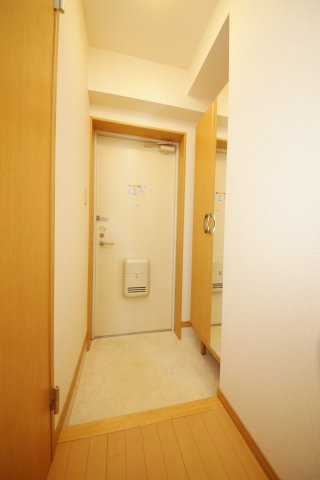 CASA ESTA VIVOの玄関