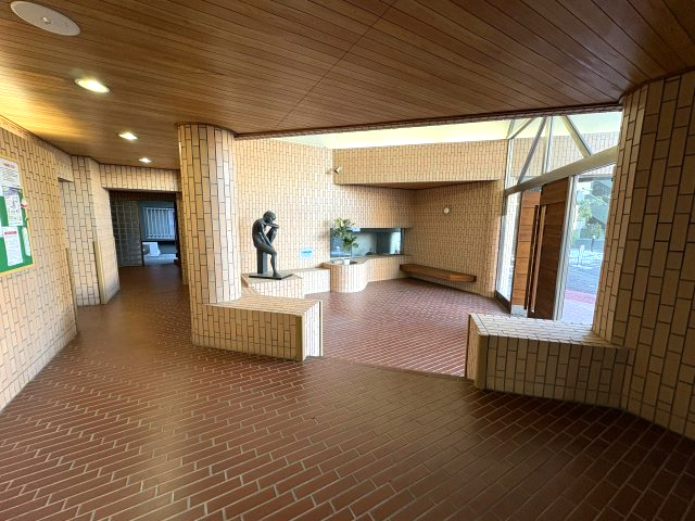 ハイラーク戸田公園のエントランス