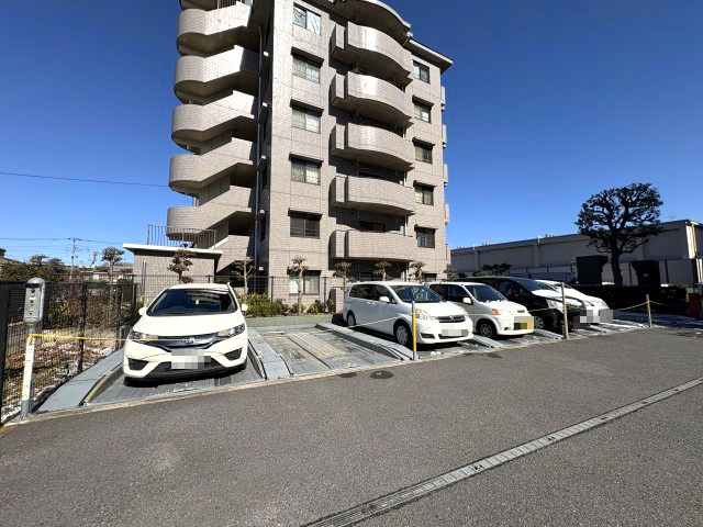 ハイラーク戸田公園の駐車場