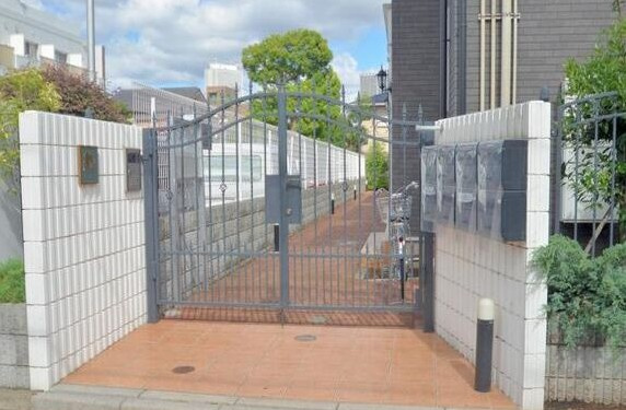 ガーデン目白のエントランス