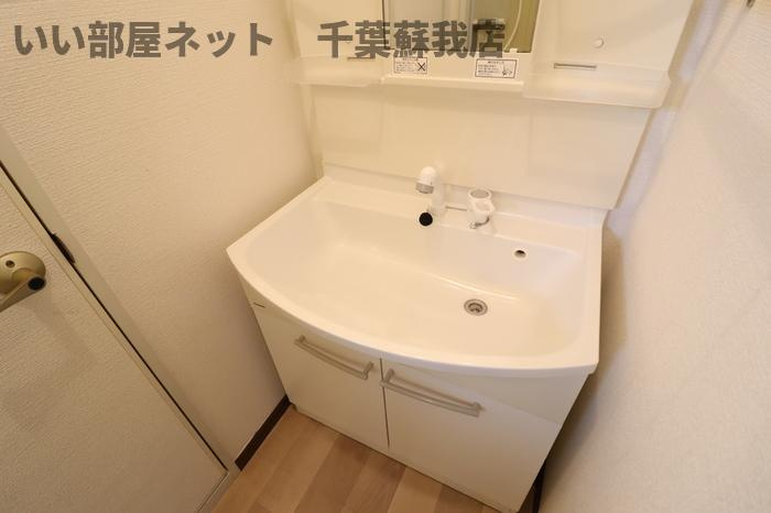 ファーストターフ鎌取　Ｂの洗面所|コンパクトで使いやすい洗面所