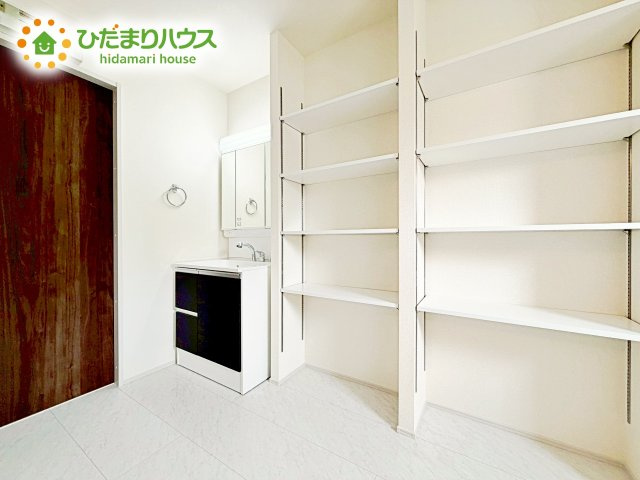 【独立洗面台】 | ひたちなか市八幡町2期　新築戸建 | シンプルなデザインで明るく、使いやすい洗面所は、収納もたっぷり！清潔感もあり毎日の準備が気持ちよくできる空間になります。