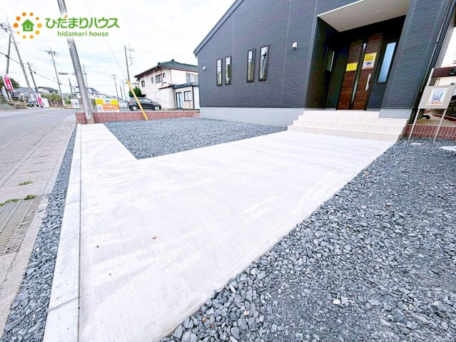 【駐車場】 | ひたちなか市八幡町2期　新築戸建 | 運転が苦手な方でも安心して駐車できます
