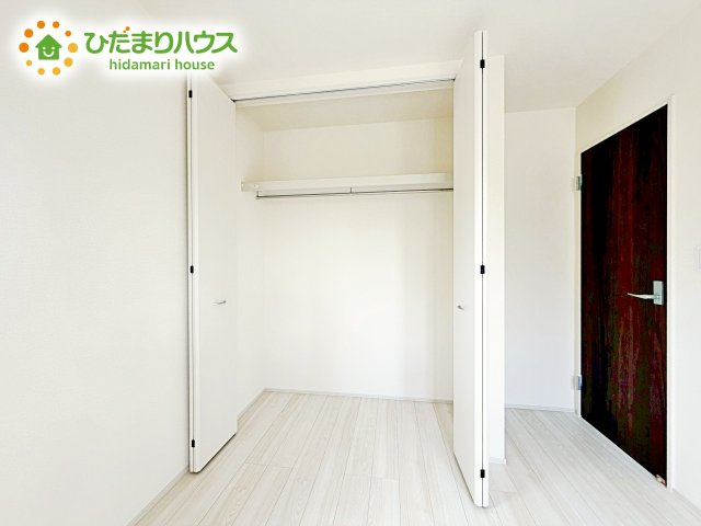 【収納】 | ひたちなか市八幡町2期　新築戸建 | 小物類から掃除機やシーズンオフの暖房器具といった大きいものまで1か所に収納できる、機能的な大容量クローゼット付き(^^♪光の影響を受けにくいので、物の保存に最適♪