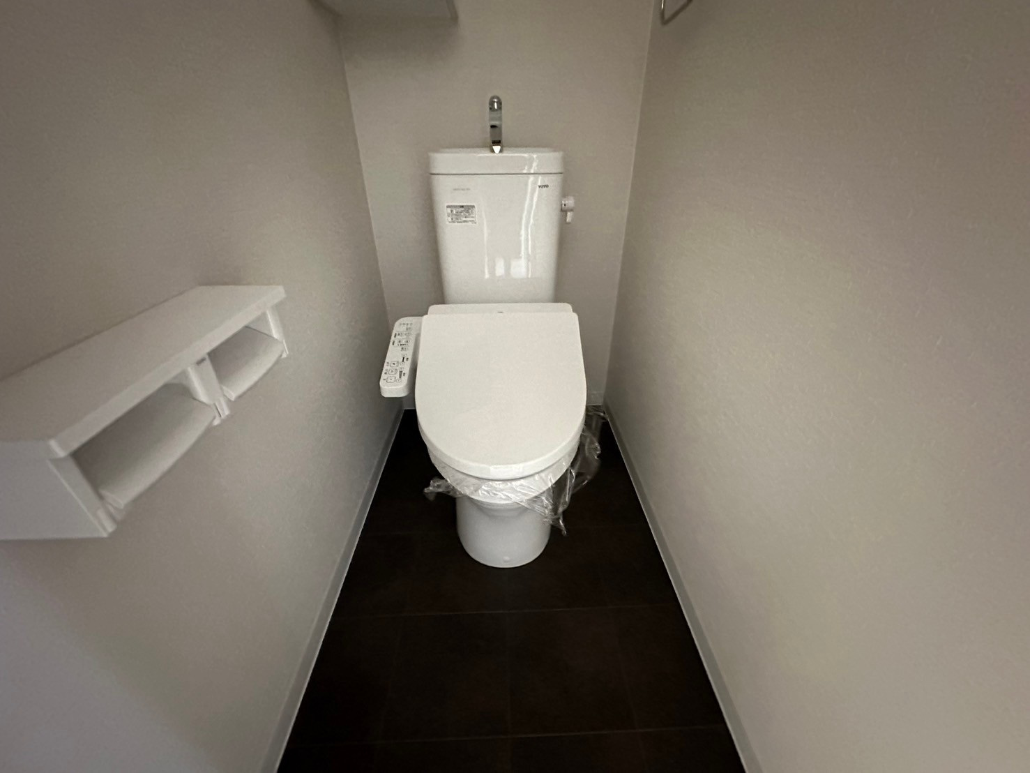 エクストラパレスのトイレ|落ち着いた色調のトイレです