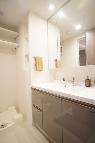 リーフシティ市川　ザ・レジデンスの独立洗面台|モデルルームです。家具付ではございません。