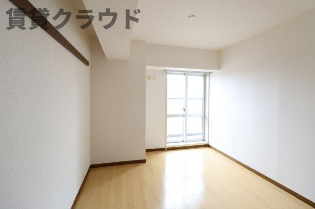 オーシャンビュー壱番館の寝室|広くて明るい寝室