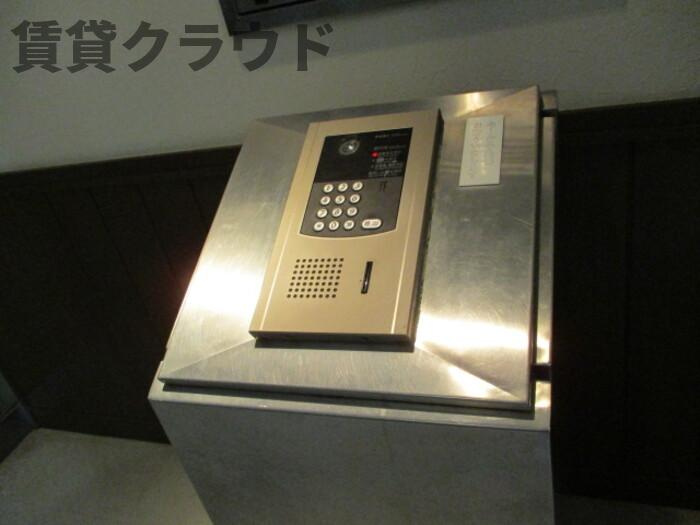 オーシャンビュー壱番館のエントランス|建物の内部です