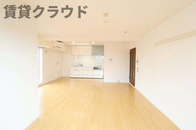 オーシャンビュー壱番館の居間・リビング|使いやすいリビングです