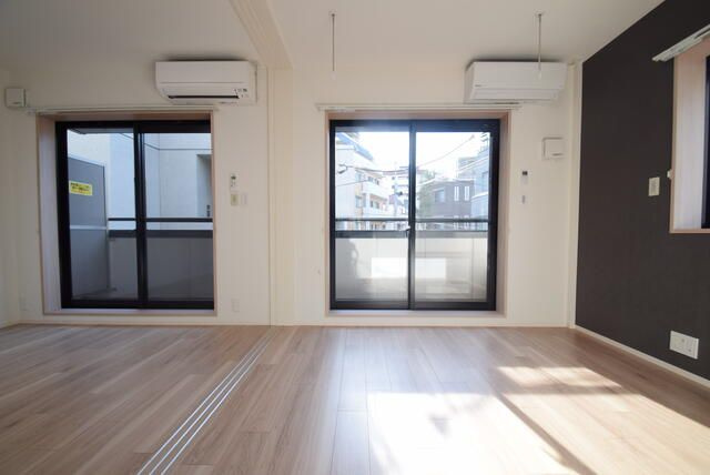 ラ・フルールの居間・リビング