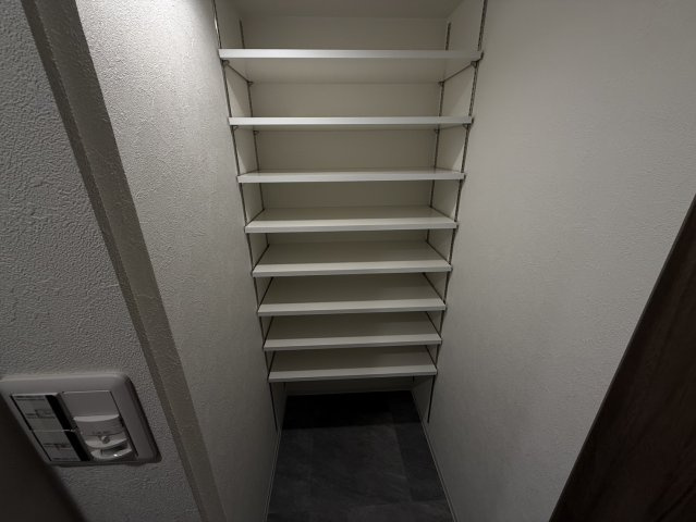 GENOVIA神戸湊川公園の収納|同物件別部屋写真