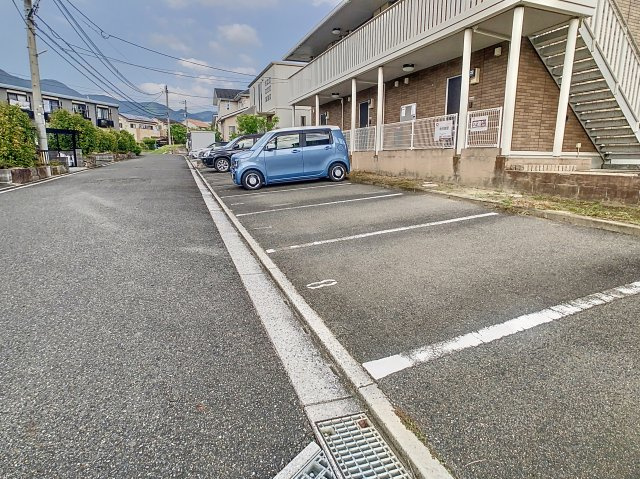 ハイヒルズ湯野原の駐車場