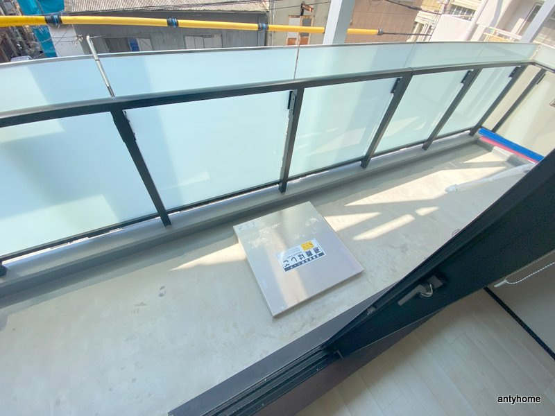 ブエナビスタ難波サウスタワー　仲介手数料無料のバルコニー