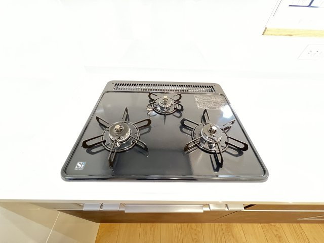 香芝市旭ヶ丘5丁目のキッチン|ガスコンロ３口
